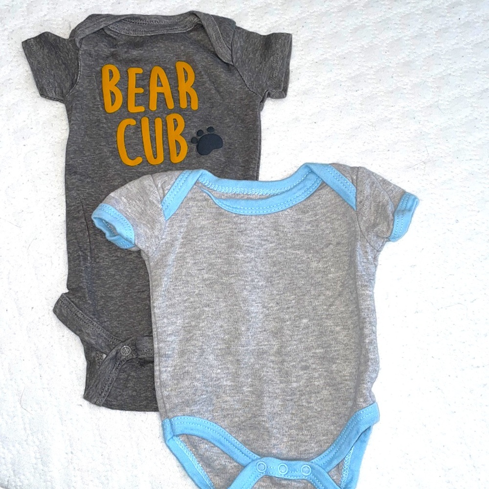 Never Worn Bundle of 2 0-3 Month Onesies/Bodysuits Short Sleeve